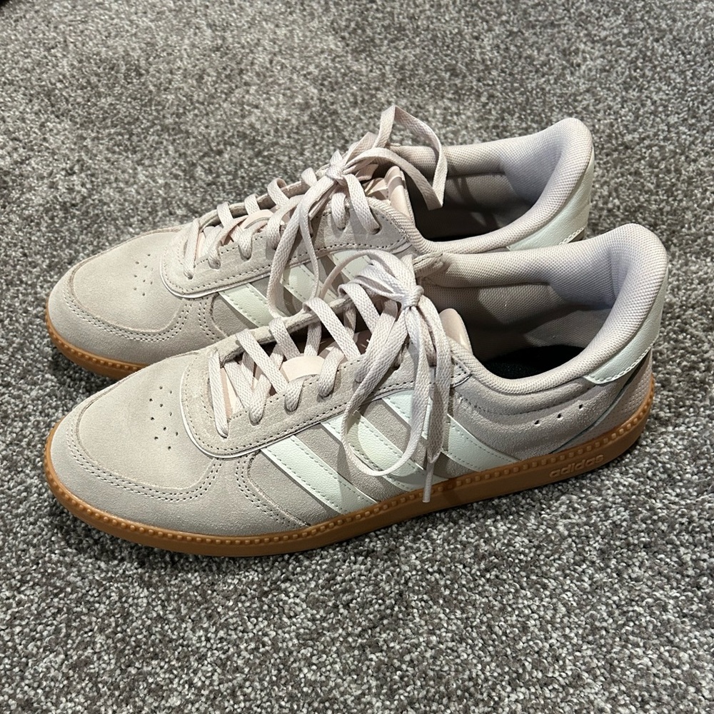 Breakneck Sneakers NWOT